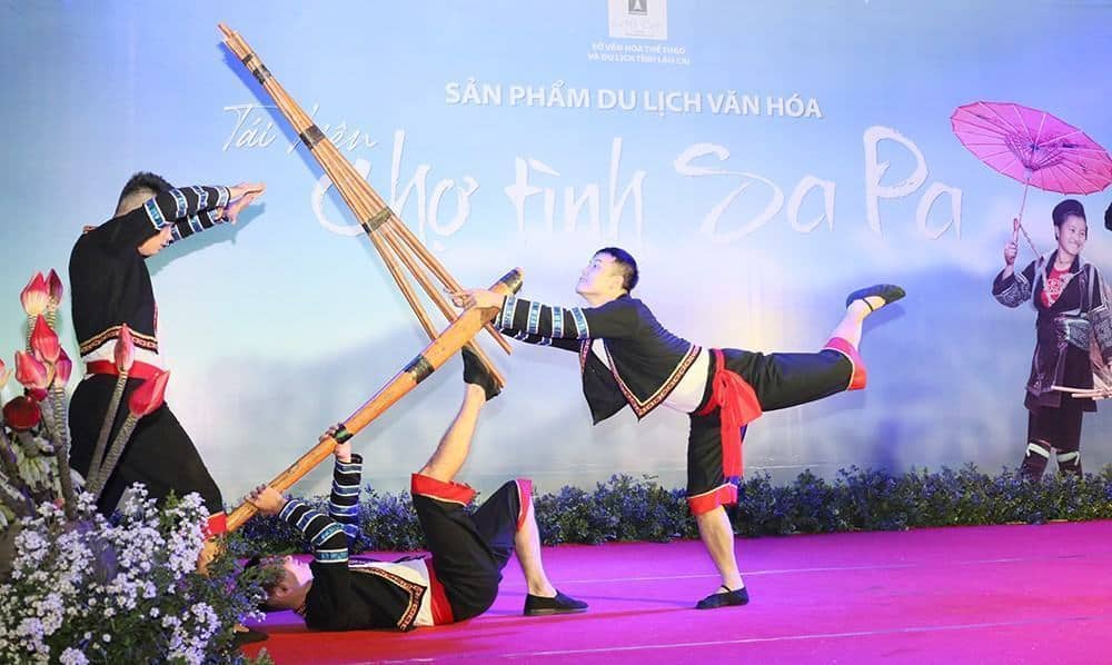 Hấp dẫn chương trình nghệ thuật “Dệt tình” và sản phẩm tái hiện “Chợ tình Sa Pa”