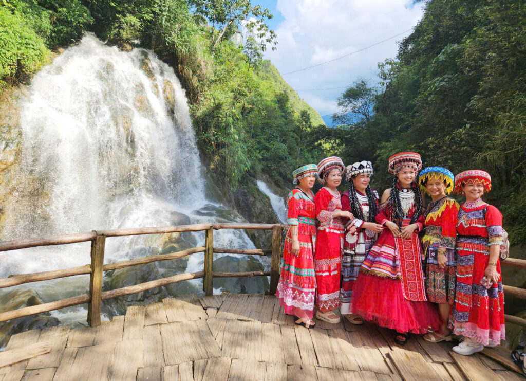 Thác Tiên Sa - bản Cát Cát Sapa