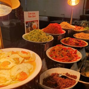 Buffet trưa tại nhà hàng Vân Sam