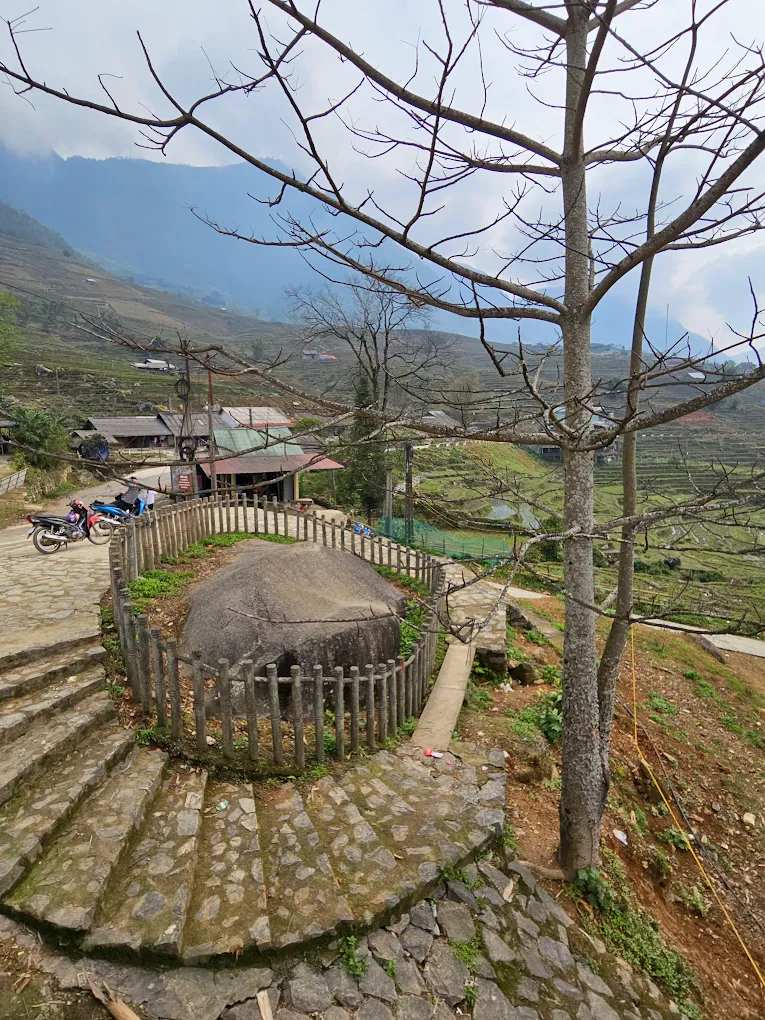 Bãi đá cổ Sapa