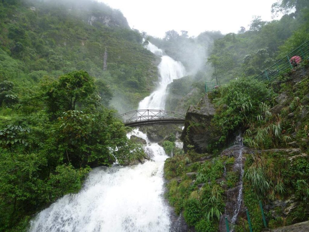 Thác Bạc Sapa